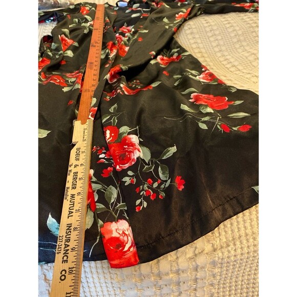 Apt. 9 Womens Robe Sz XS Black with Red Roses Tie Waist Silky Feel Sexy Lingerie - Picture 7 of 8